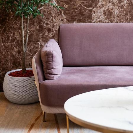 Hotel Diamond Prishtina Laplje Selo Exterior foto A sofa