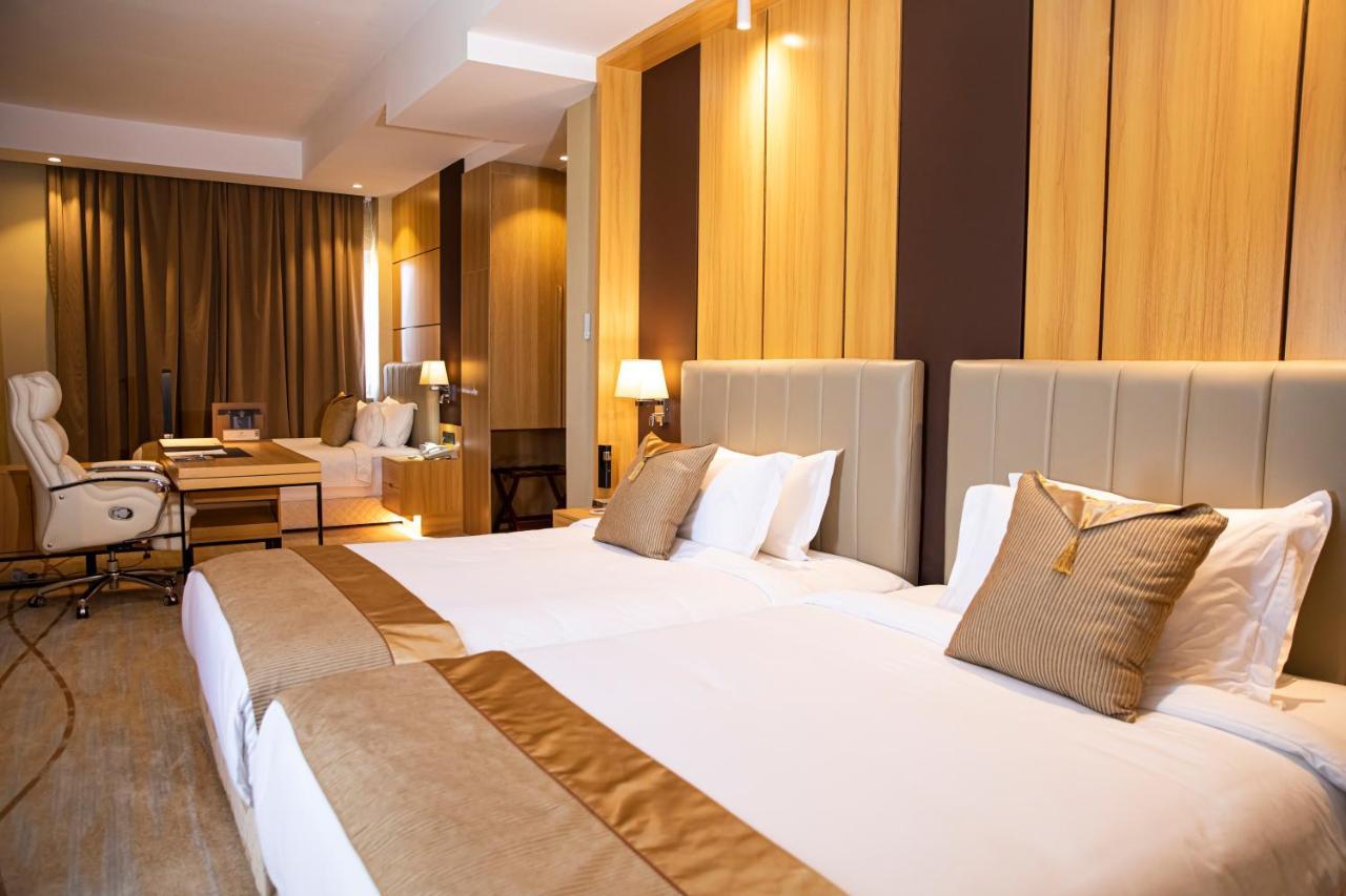 Hotel Diamond Prishtina Laplje Selo Exterior foto A room at the hotel