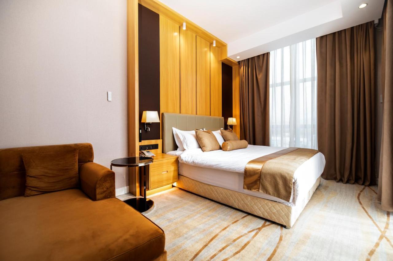 Hotel Diamond Prishtina Laplje Selo Exterior foto A bedroom at the hotel