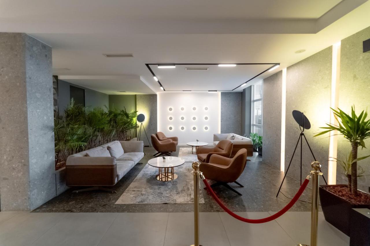 Hotel Diamond Prishtina Laplje Selo Exterior foto Lobby