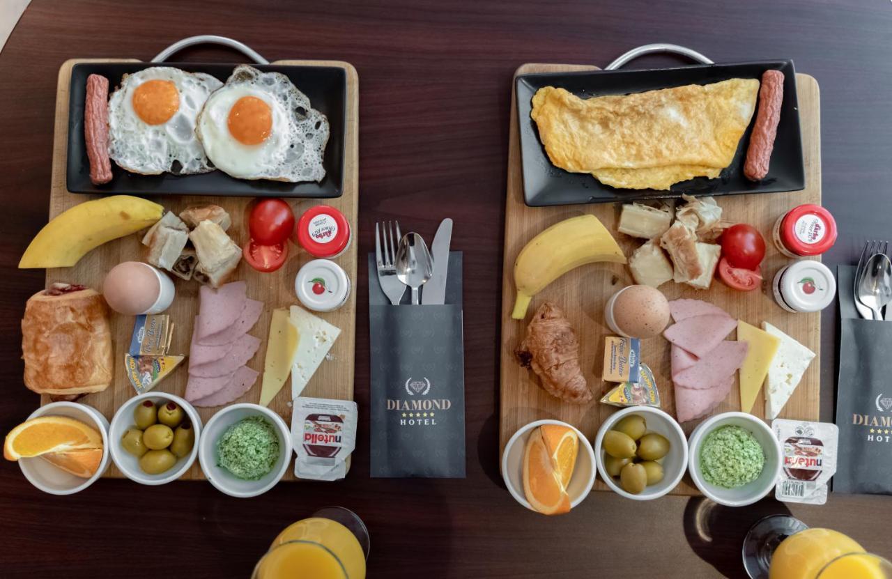 Hotel Diamond Prishtina Laplje Selo Exterior foto A traditional Portuguese breakfast