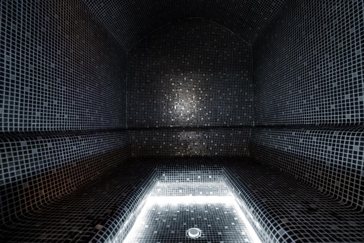 Hotel Diamond Prishtina Laplje Selo Exterior foto The interior of the crypt