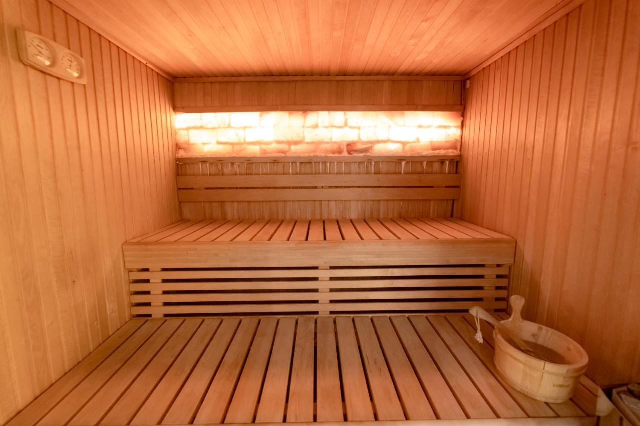Hotel Diamond Prishtina Laplje Selo Exterior foto A Finnish sauna