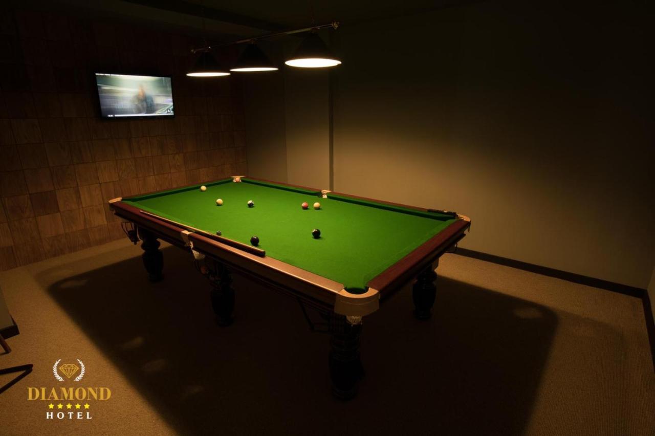 Hotel Diamond Prishtina Laplje Selo Exterior foto A pool table